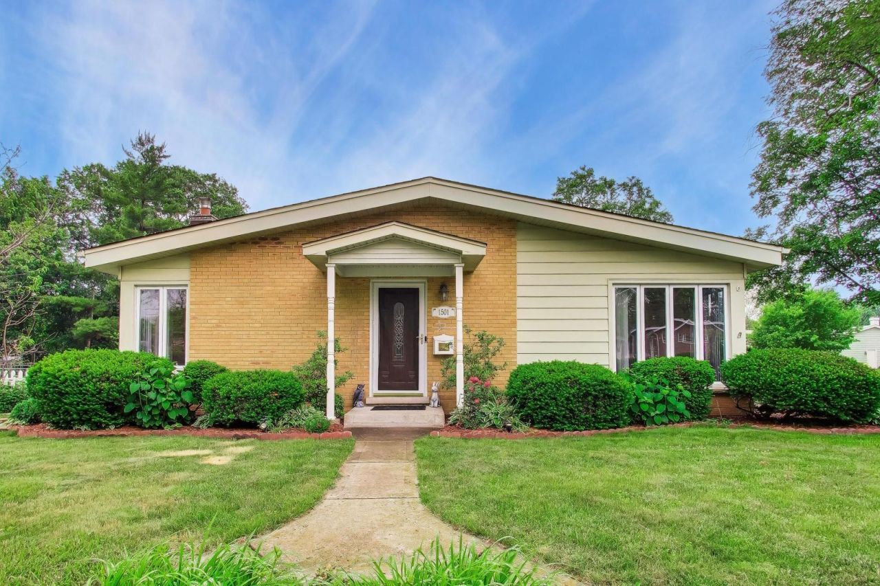 1501 E Fremont Street , Arlington Heights, IL 60004