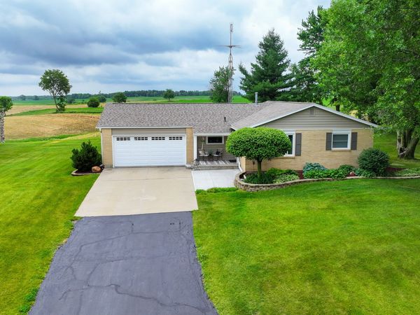 24165 Hillcrest Drive, Sterling, IL 61081