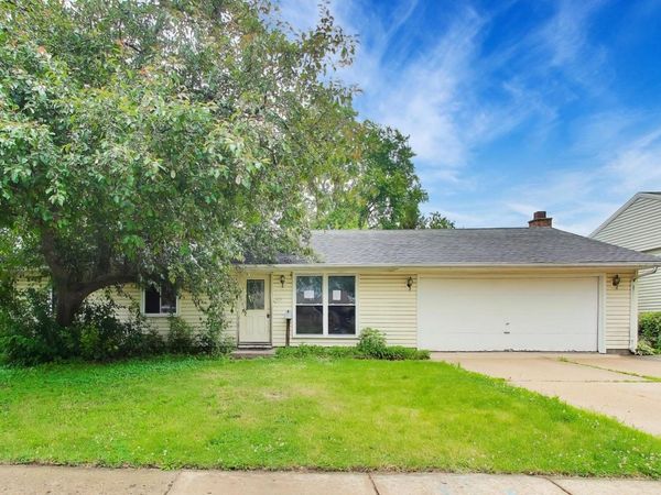 619 Parkside Circle , Streamwood, IL 60107