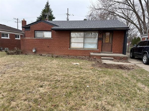 8225 Lochdale Street , Dearborn Heights, MI 48127
