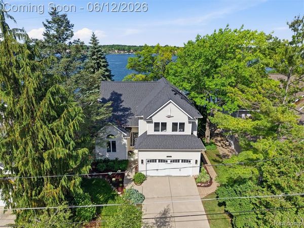 12224 Mantawauka Drive, Fenton Twp, MI 48430