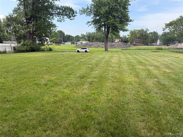 69 E Ann Arbor Avenue, Pontiac, MI 48340