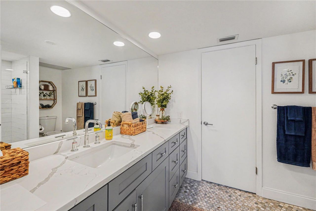 5200 Brittany Drive S, Unit 1301, Saint Petersburg, FL 33715 Photo
