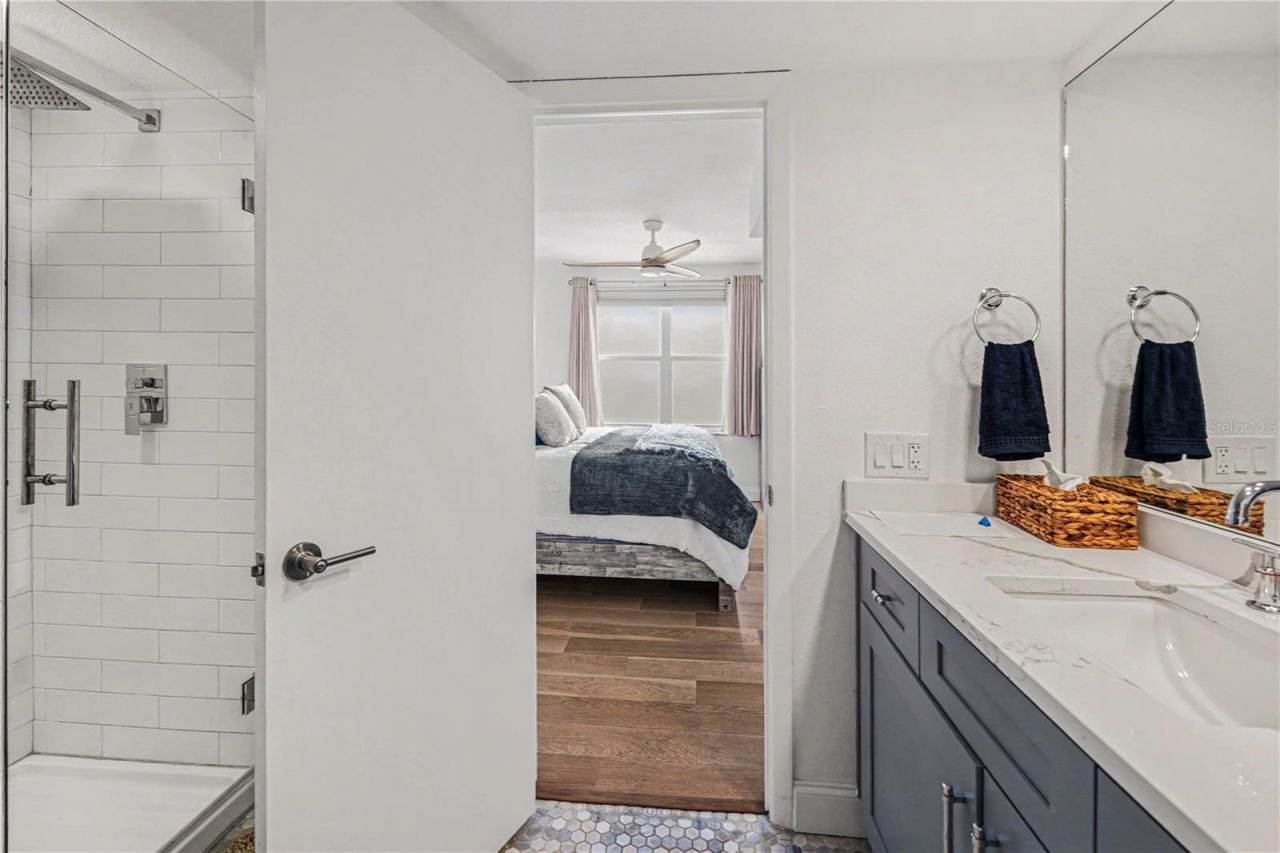 5200 Brittany Drive S, Unit 1301, Saint Petersburg, FL 33715 Photo