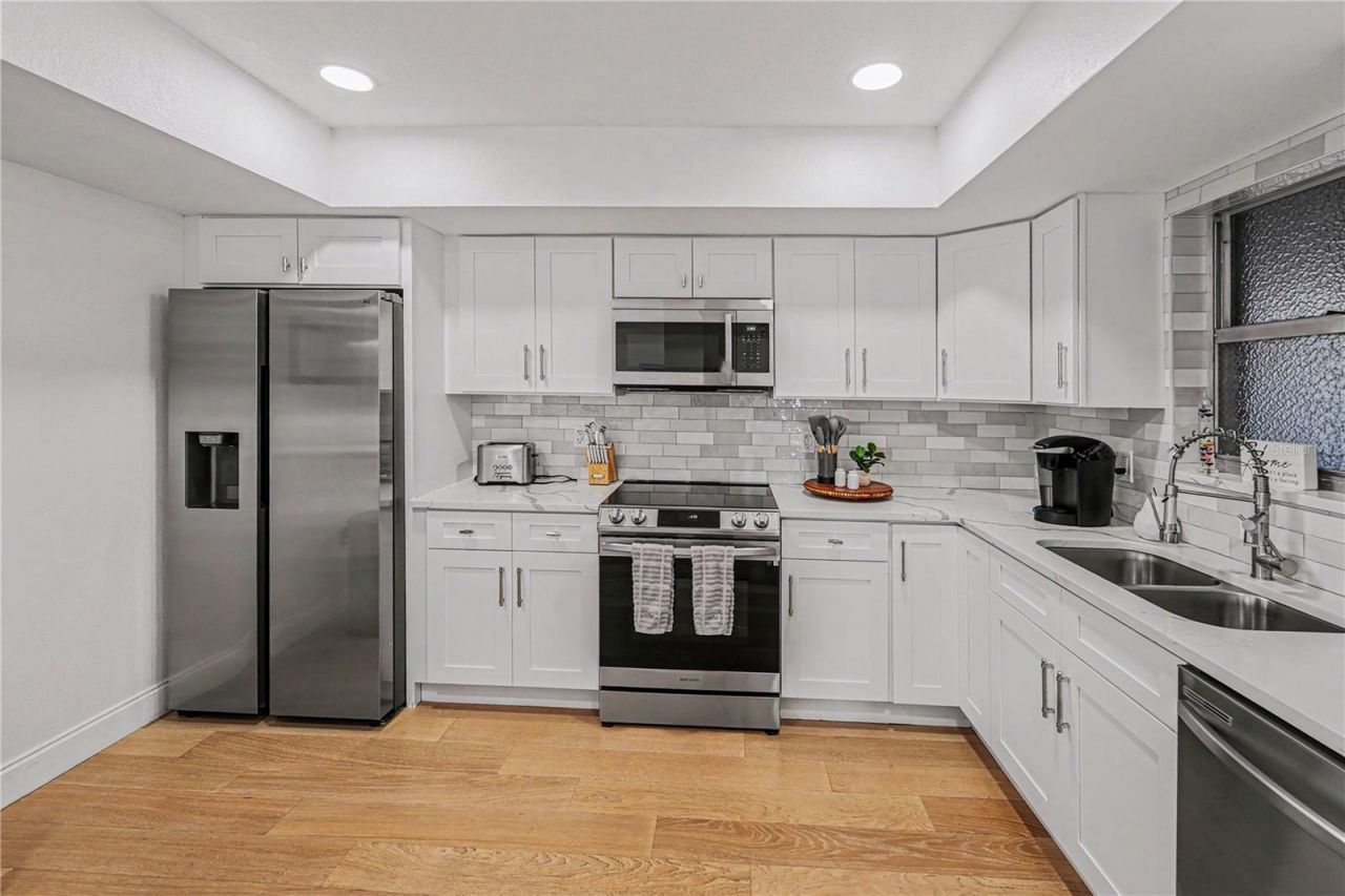 5200 Brittany Drive S, Unit 1301, Saint Petersburg, FL 33715 Photo