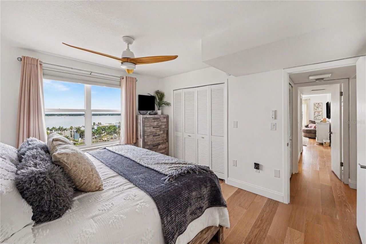 5200 Brittany Drive S, Unit 1301, Saint Petersburg, FL 33715 Photo