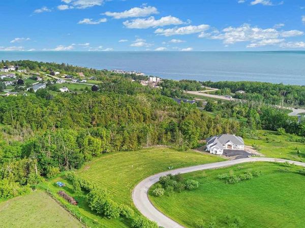 980 Hotchkiss Circle, Petoskey, MI 49770