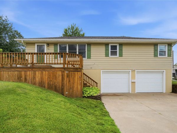 101 Country Club Drive , Vinton, IA 52349
