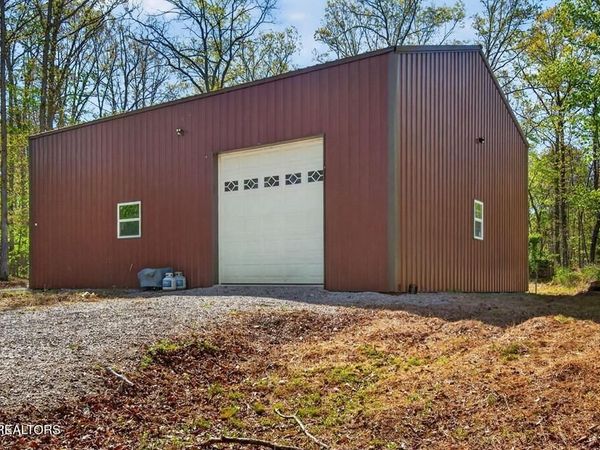 751 W Bluff Rd, Pikeville, TN 37367