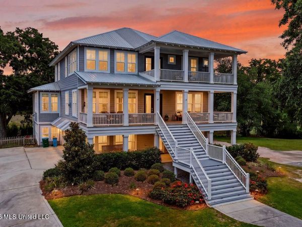 419 E Beach Drive, Ocean Springs, MS 39564