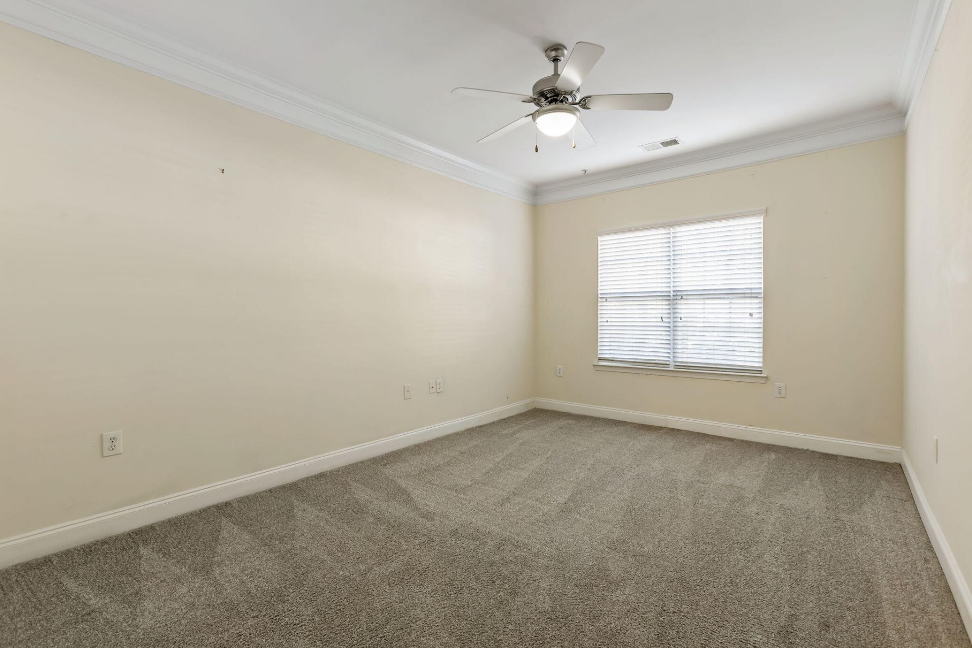 1301 Basildon Road Photo 14