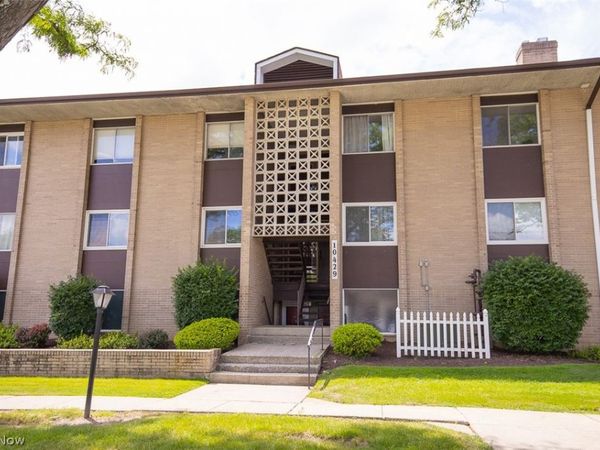 10429 N Church Drive, Unit 116, Parma Heights, OH 44130