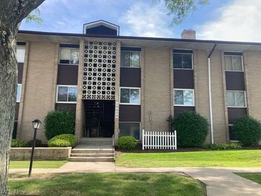 10429 N Church Drive, Unit 116, Parma Heights, OH 44130