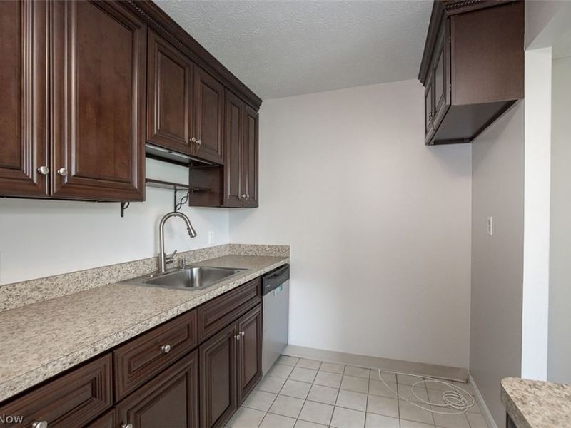 10429 N Church Drive, Unit 116, Parma Heights, OH 44130 Photo 11