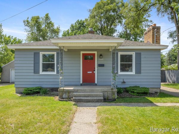1244 S Dorroll Street NE, Grand Rapids, MI 49505