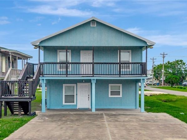 611 W Tyler Avenue , Port O'Connor, TX 77982