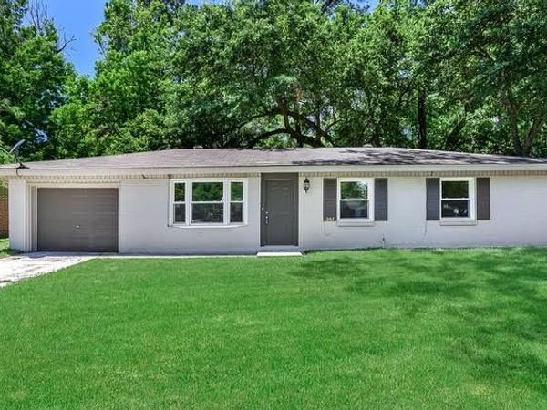 207 WALNUT Drive, Mandeville, LA 70471
