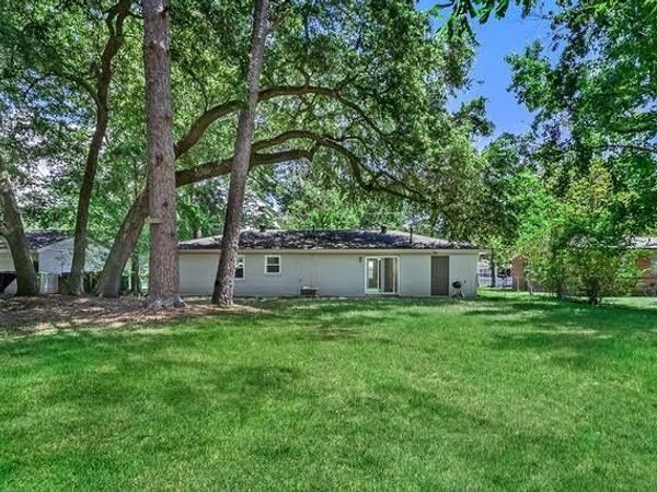 207 WALNUT Drive , Mandeville, LA 70471