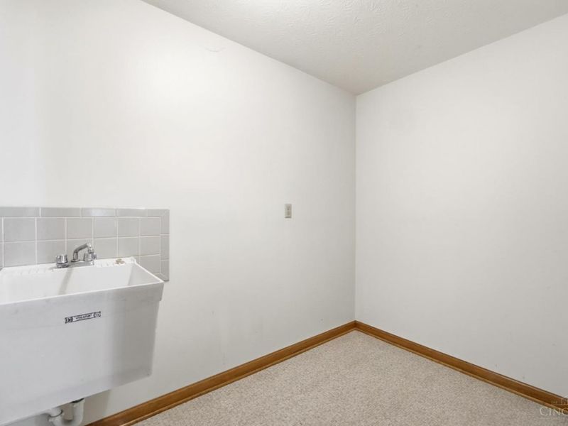 417 Kenec Drive, Middletown, OH 45042 Photo 10
