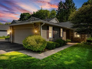 24 Winding Wood, Pittsford, NY 14534