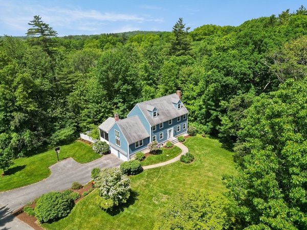 8 Caitlin Ln, Topsfield, MA 01983