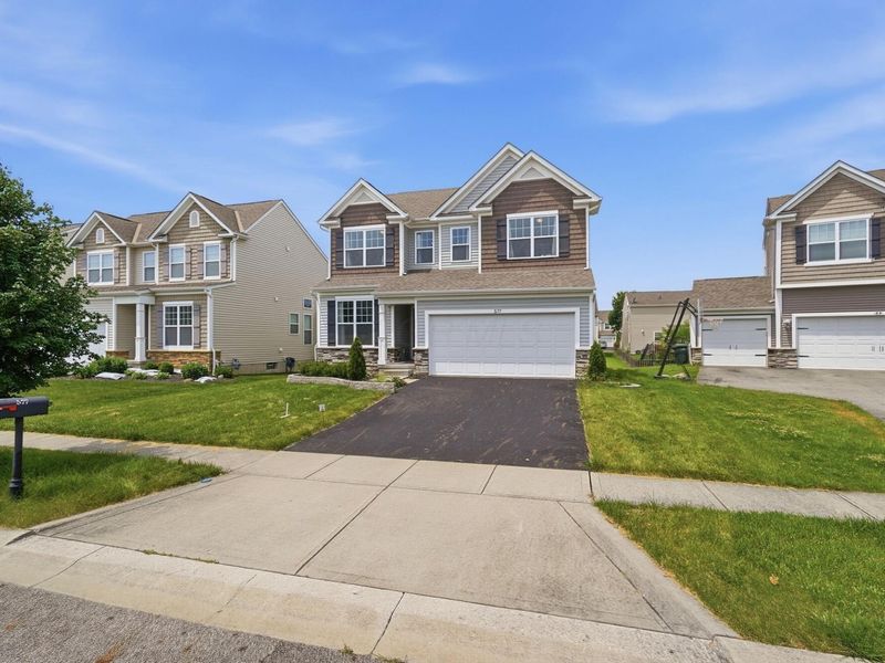 577 Carnaval Creek Drive, Blacklick, OH 43004 Photo 3