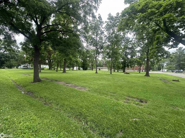 202 W 5Th Street, Moulton, IA 52572