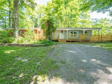 1928 Reading Road , West Falls, NY 14170