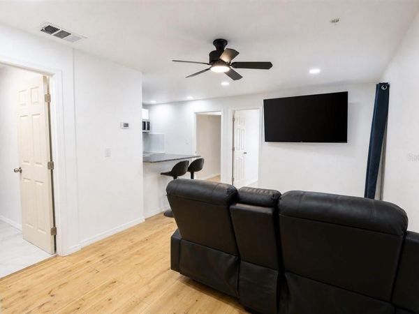 2402 E DR MARTIN LUTHER KING JR BOULEVARD , Unit 4, TAMPA, FL 33610