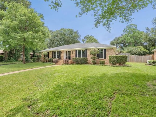 1412 Regency Oaks Drive , Mobile, AL 36609