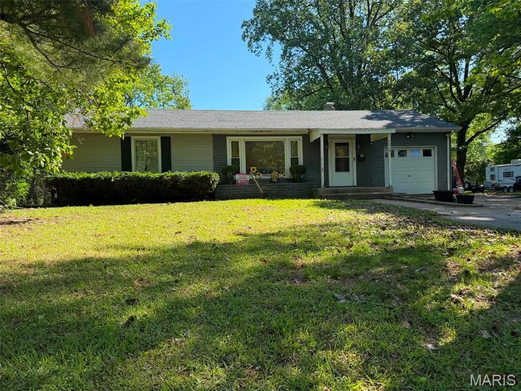7019 W B Street, Belleville, IL 62223 Main Photo