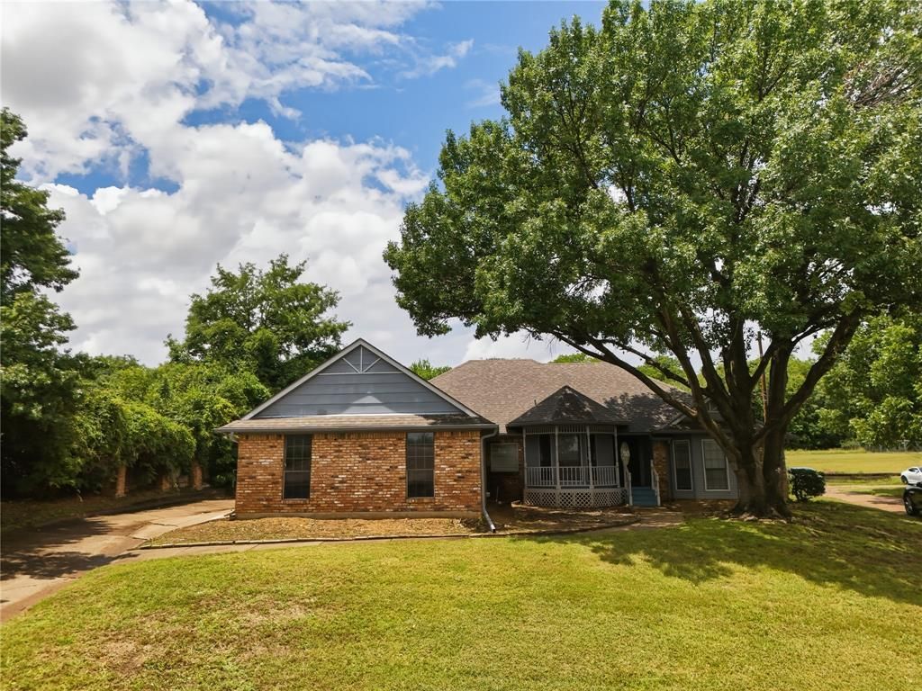 1905 Wedgewood Drive, Grand Prairie, TX 75050 Main Photo