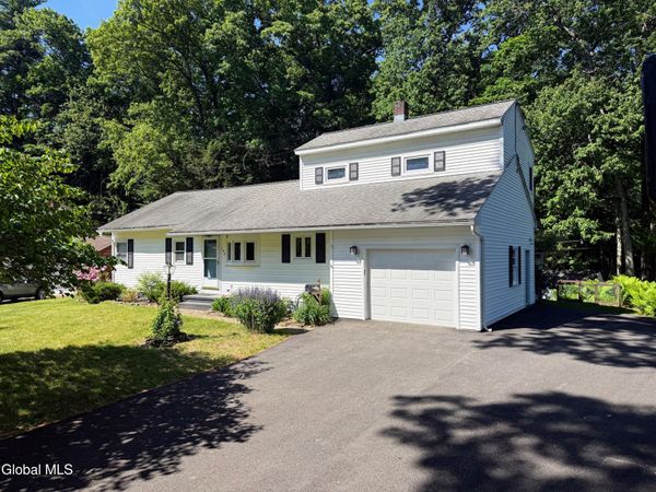 132 Birch Lane, Schenectady, NY 12302