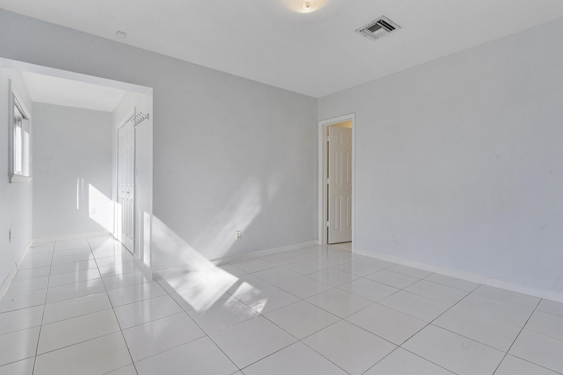 2475 NE 214th Street, Aventura, FL 33180 Photo