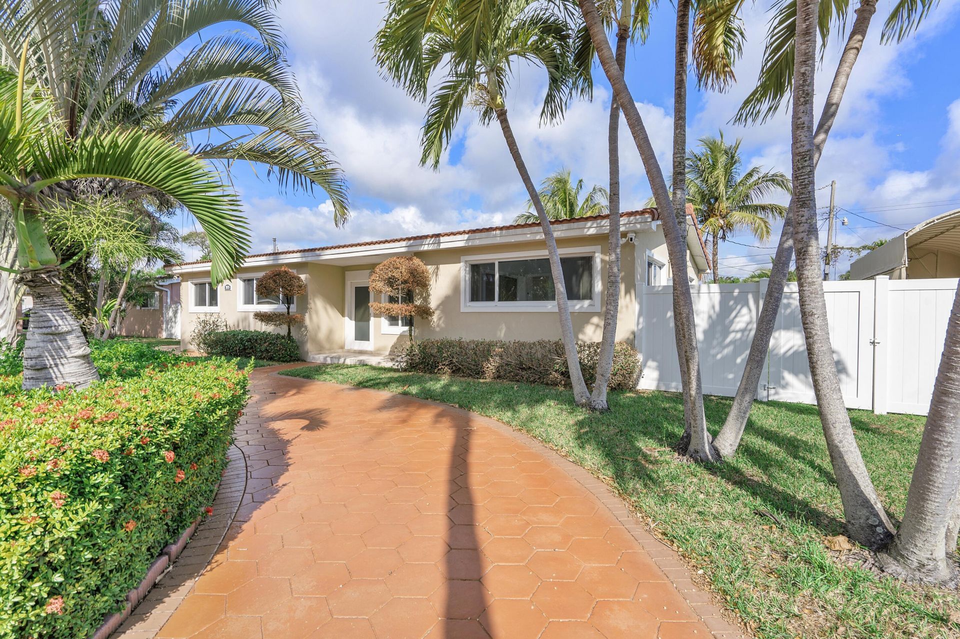 2475 NE 214th Street, Aventura, FL 33180 Photo