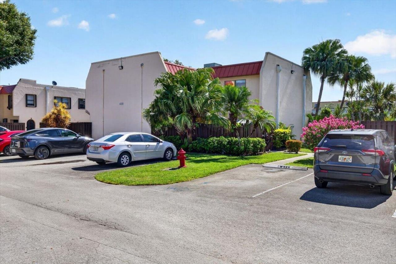 6351 Seven Springs Boulevard, Unit B, Greenacres, FL 33463 Photo