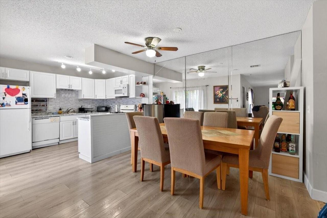 6351 Seven Springs Boulevard, Unit B, Greenacres, FL 33463 Photo