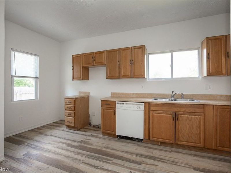 15009 Miles Avenue, Cleveland, OH 44128 Photo 12