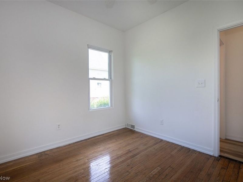 15009 Miles Avenue, Cleveland, OH 44128 Photo 18