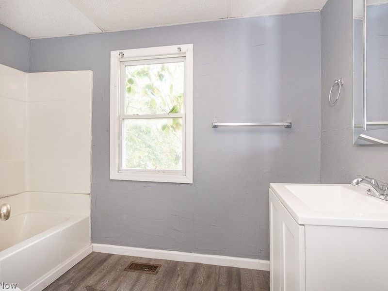 5604 Linton Avenue, Cleveland, OH 44105 Photo 8