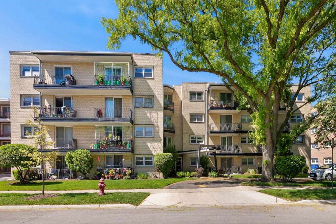 5214 Galitz Street , Skokie, IL 60077