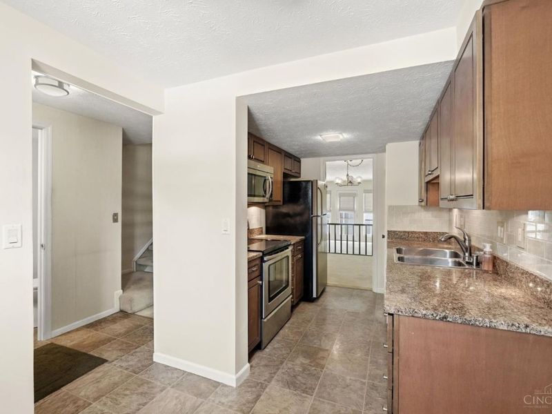10845 Lake Thames Drive, Cincinnati, OH 45242 Photo 14