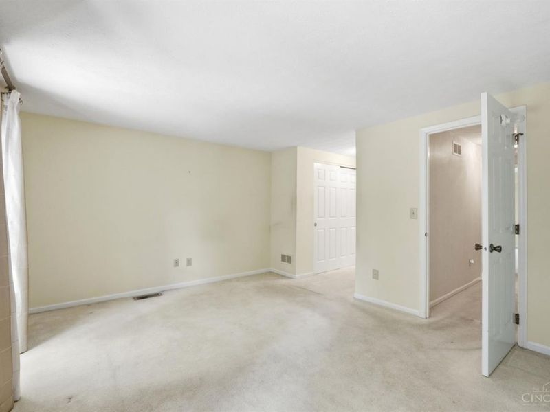10845 Lake Thames Drive, Cincinnati, OH 45242 Photo 17