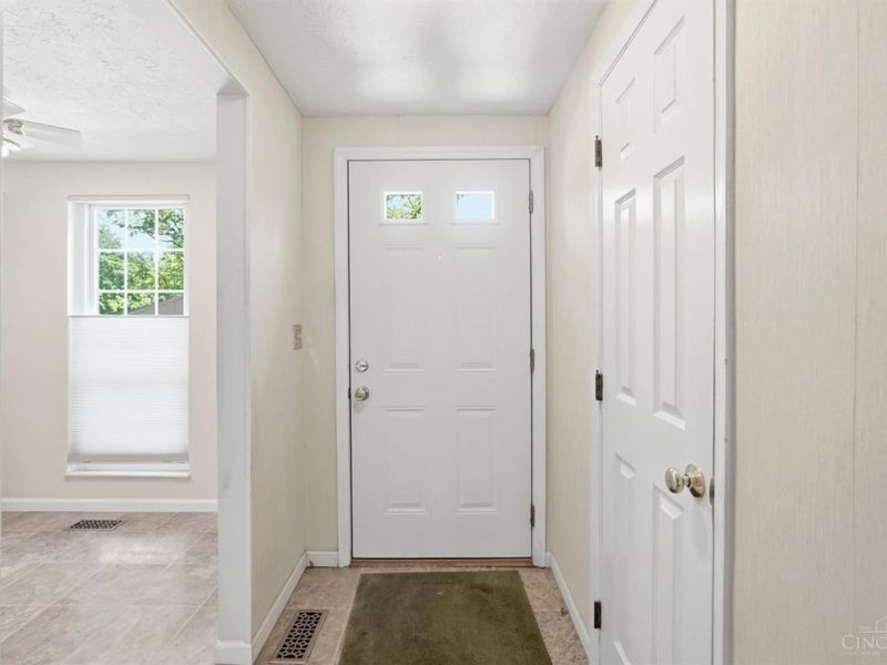 10845 Lake Thames Drive, Cincinnati, OH 45242 Photo 2