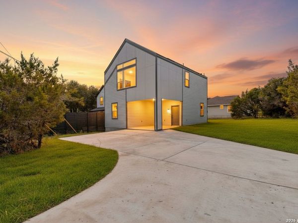 352 Caveside Drive, Canyon Lake, TX 78133