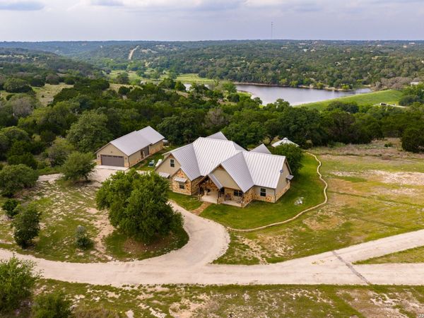 195 Kamira Drive, Kerrville, TX 78028