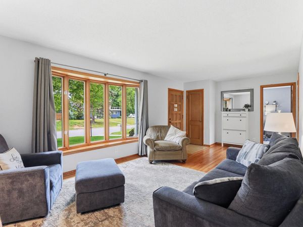 2968 Asbury Street, Roseville, MN 55113
