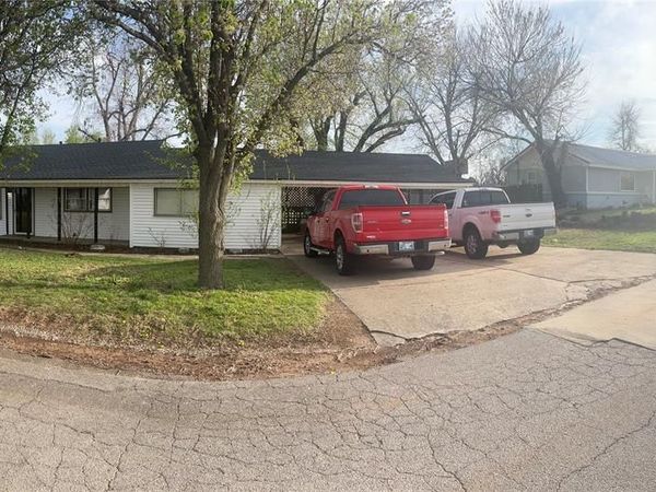 1017 Grand Terrace, Chickasha, OK 73018