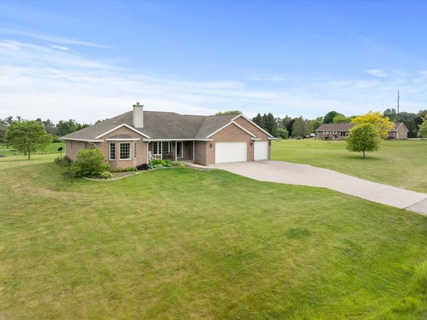 5177 Catalina Ct, Manitowoc, WI 54220