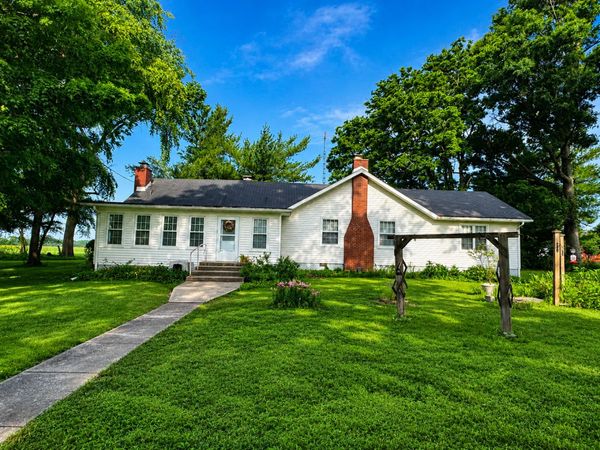 27712 W 17th Street Road , Centralia, IL 62801